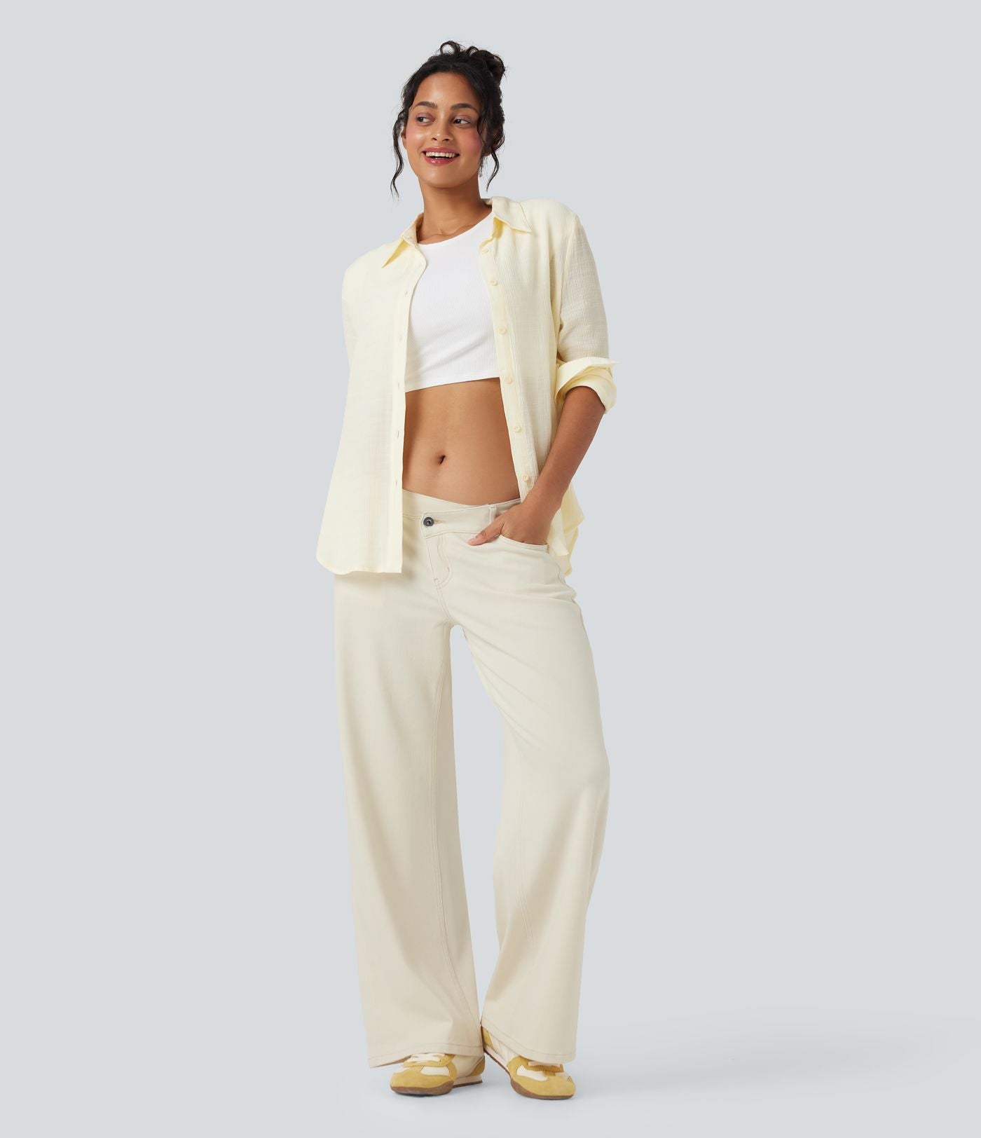 Halara Flex™ Jean large asymétrique taille basse avec bouton, fermeture éclair et poches multiples, délavé et extensible en maille