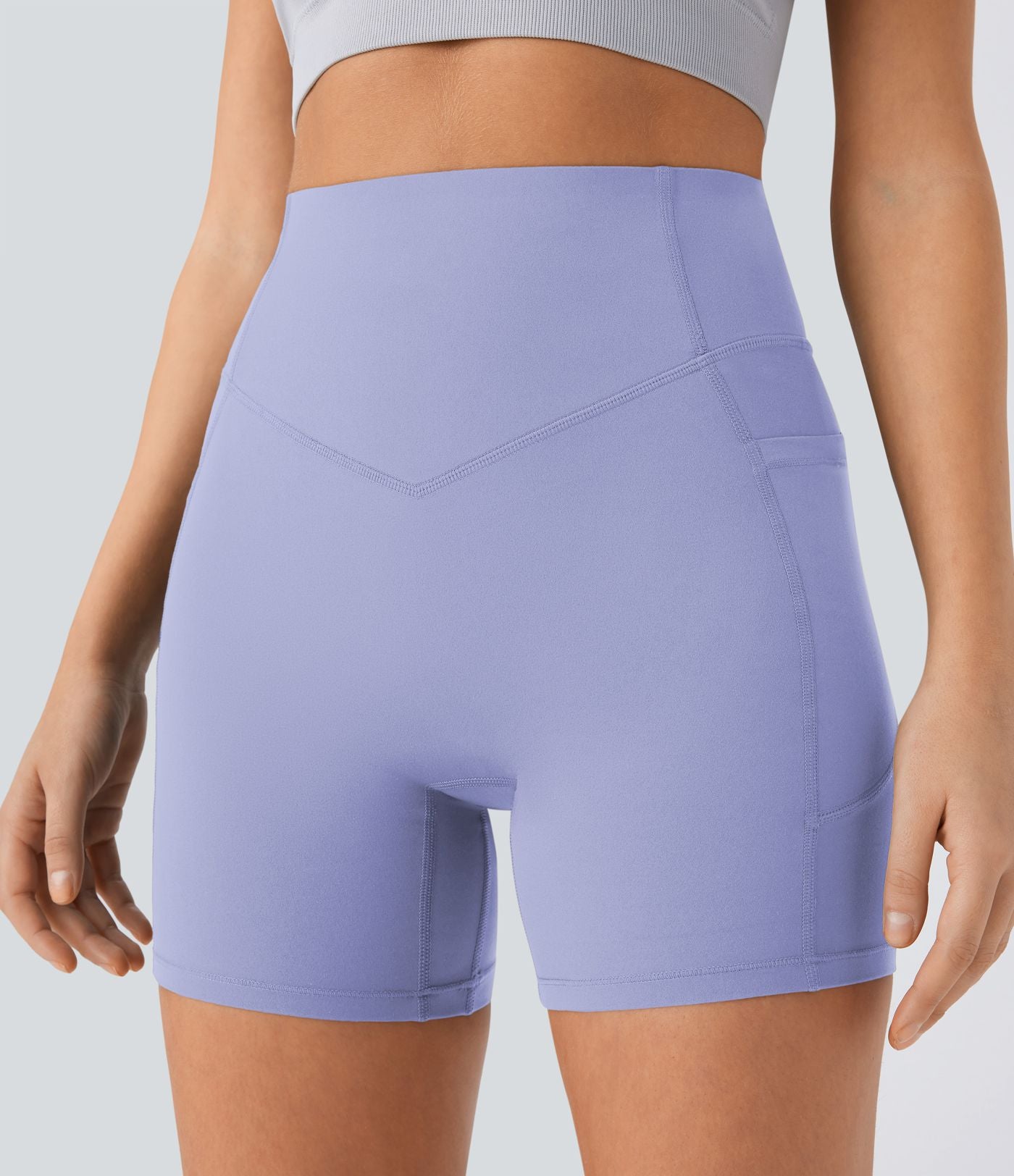 Short cycliste 12,5 cm d'entraînement gainant galbant taille haute avec effet scrunch et poches Halara UltraSculpt™