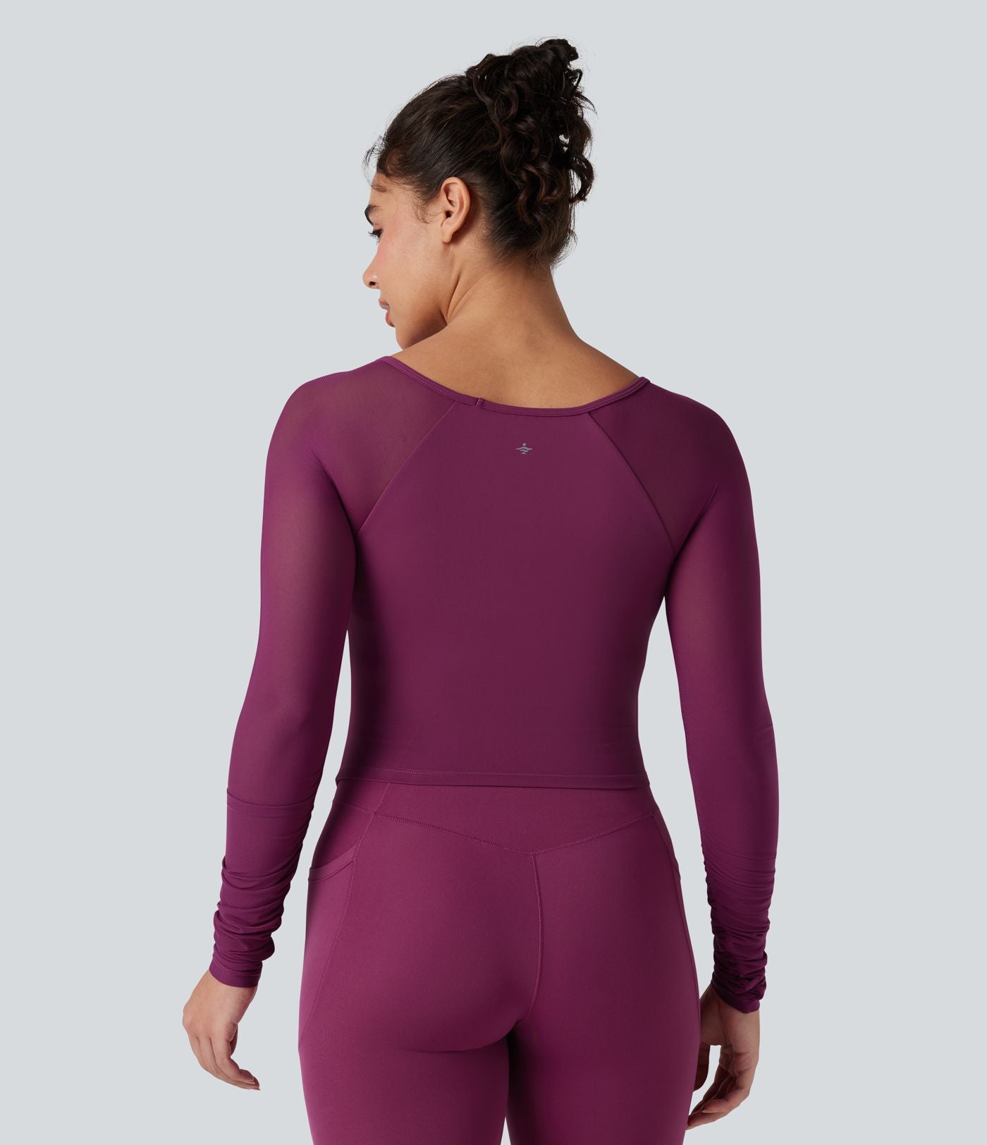 Top de sport yoga SoftlyZero™ Plush froncé mesh contrastant col carré manches longues