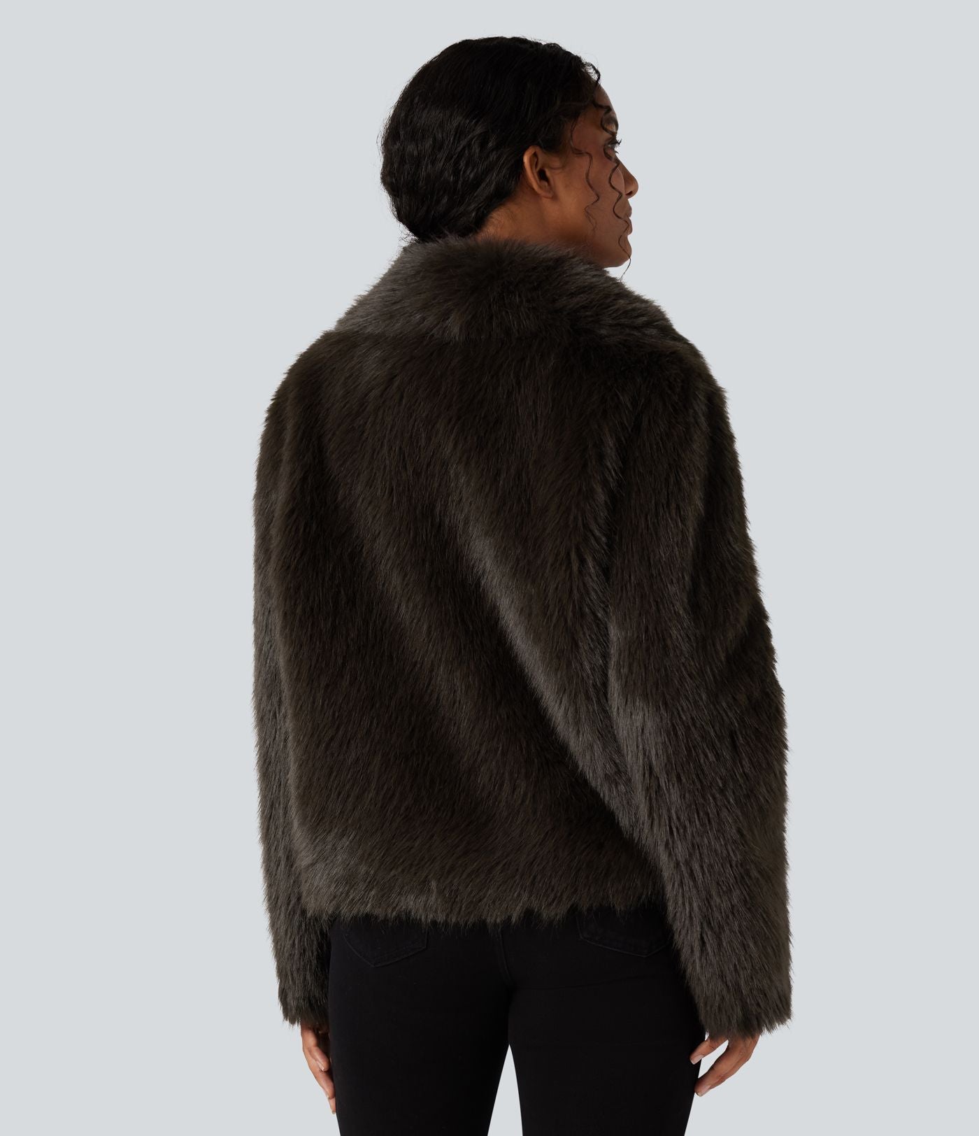 Manteau cape fausse fourrure col revers manches longues avec poches