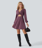 Robe courte col V avec découpes manches longues fermeture éclair