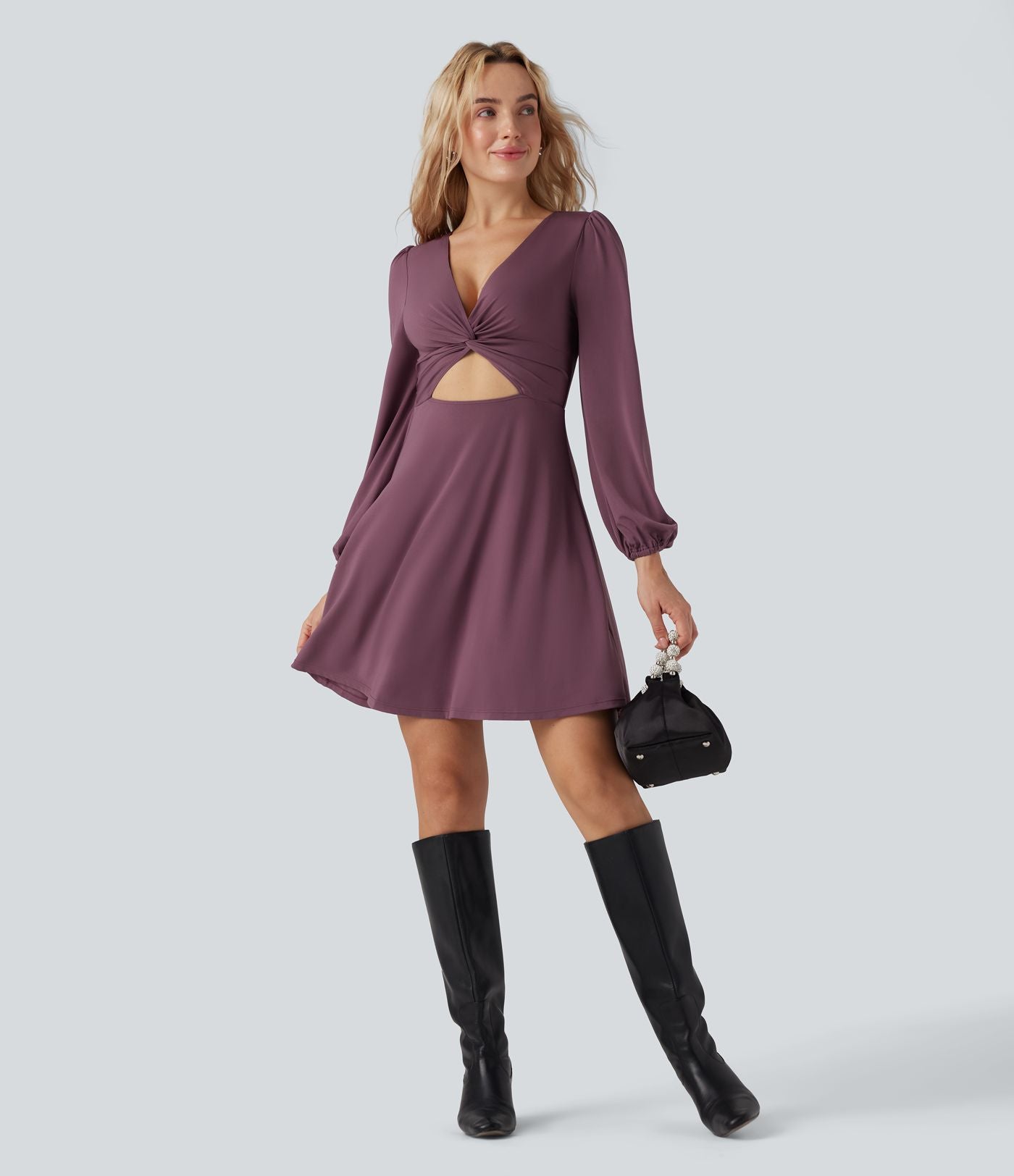 Robe courte col V avec découpes manches longues fermeture éclair