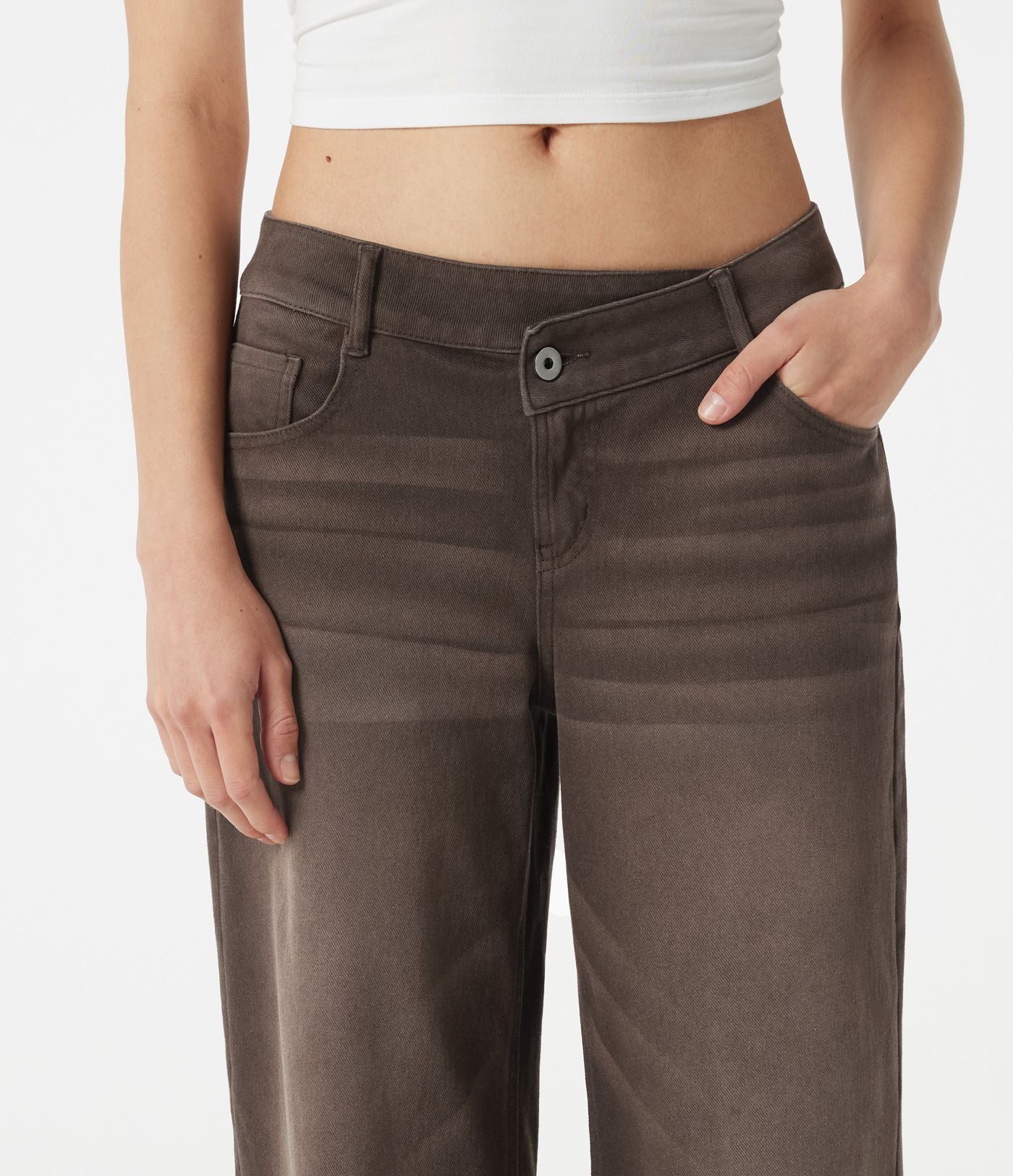 Jean large Halara Flex™ taille basse asymétrique à délavage coloré avec poches