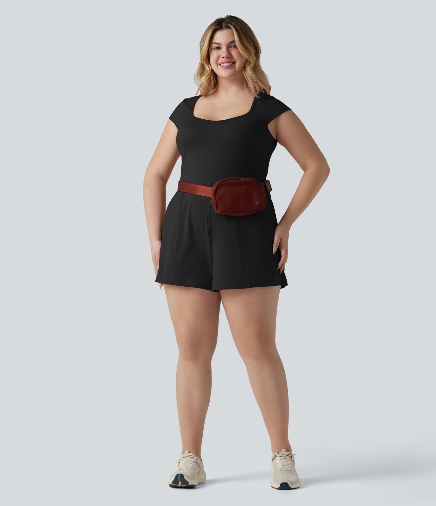 Combishort grande taille SoftlyZero™ Airy de yoga effet frais InstantCool col U à manches courtes couvrantes, avec poches, accès facile Easy Peasy