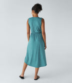 Robe Mi-Longue Plissée Décolleté Plongeant Sans Manches Haut Bas Ourlet Croisé