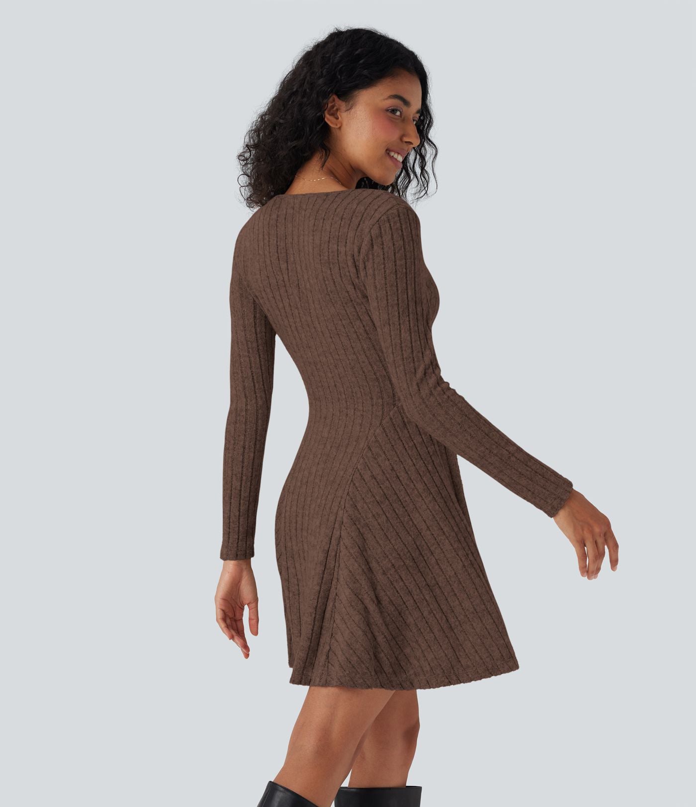 Robe décontractée mini évasée maille côtelée col V manches longues