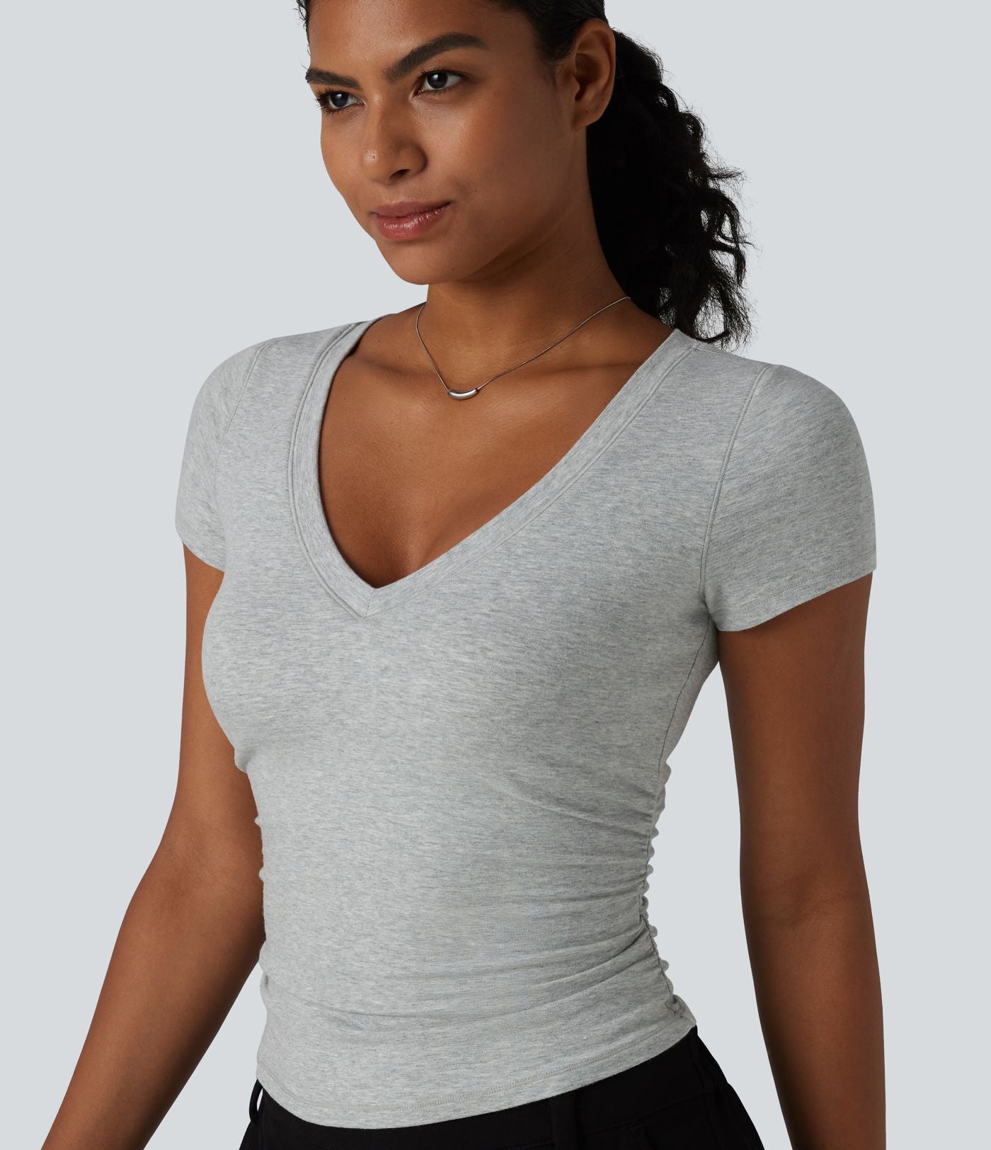T-shirt décontracté col V manches courtes en jersey de coton avec soutien-gorge intégré push-up et fronces