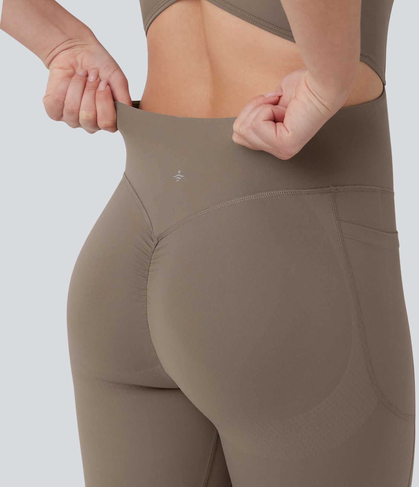 Combinaison d'entraînement Halara UltraSculpt™ évasée dos nu croisé gainante galbante avec fronces et coussinets fixes avec poches - Easy Peasy