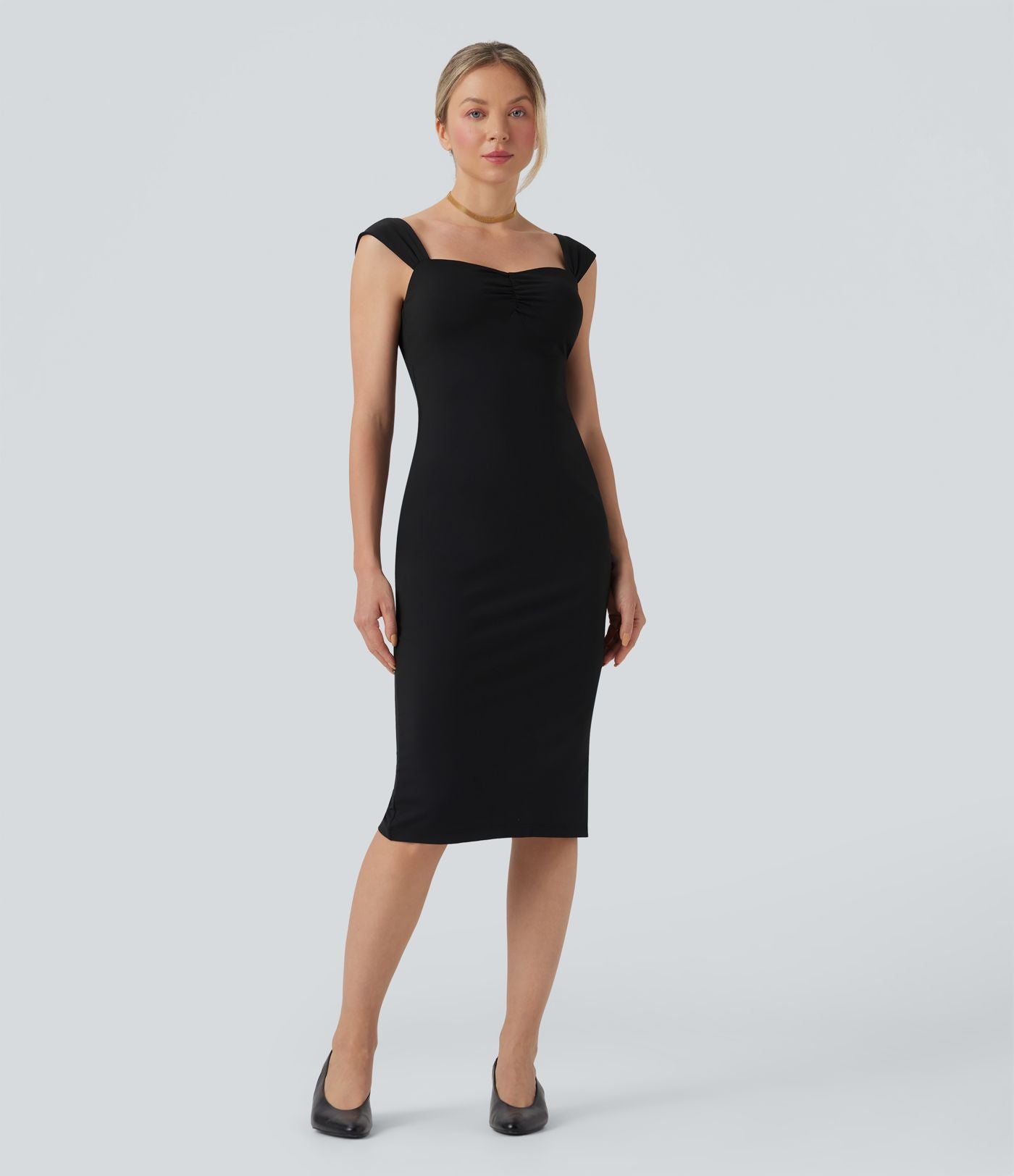Robe moulante mi-longue décolleté cœur