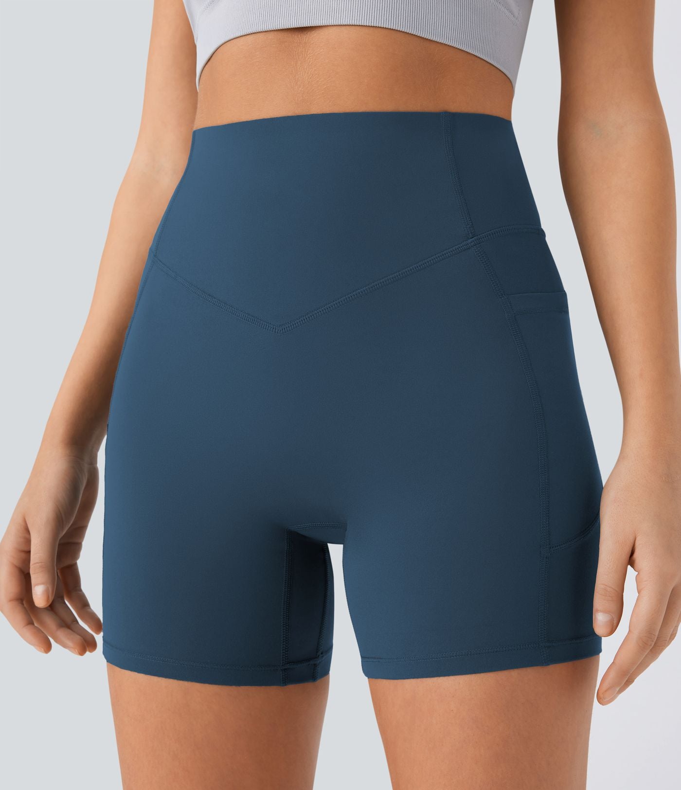 Short cycliste 12,5 cm d'entraînement gainant galbant taille haute avec effet scrunch et poches Halara UltraSculpt™