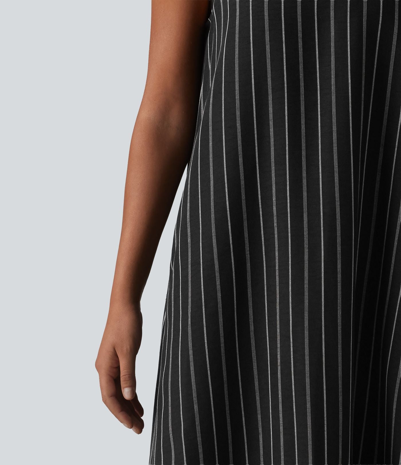 Robe décontractée midi col rond sans manches à rayures dos ajouré avec poches