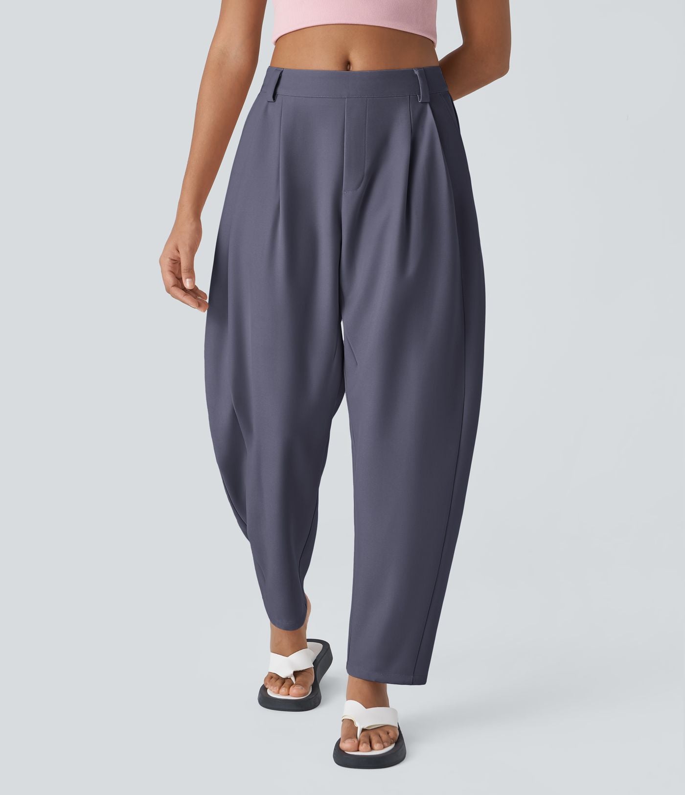Pantalon tailleur ample, taille moyenne, coupe barrel, à poches