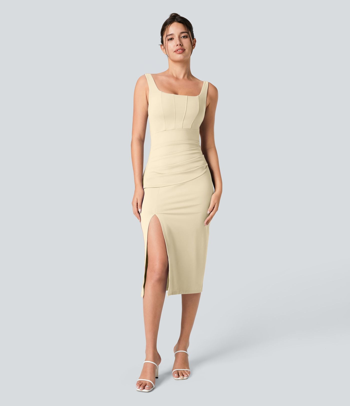 Robe corset midi moulante ruchée à encolure carrée, dos nu, brassière intégrée