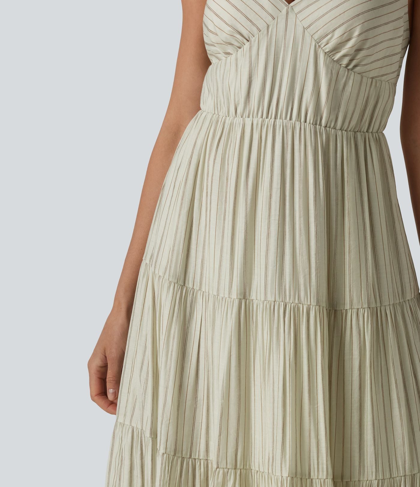 Robe longue fluide à rayures et col en V