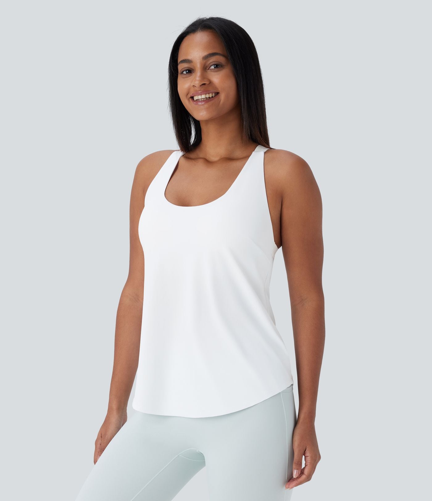Débardeur yoga dos nu col U avec bretelles croisées, ourlet arrondi et effet frais InstantCool, protection solaire UPF50+