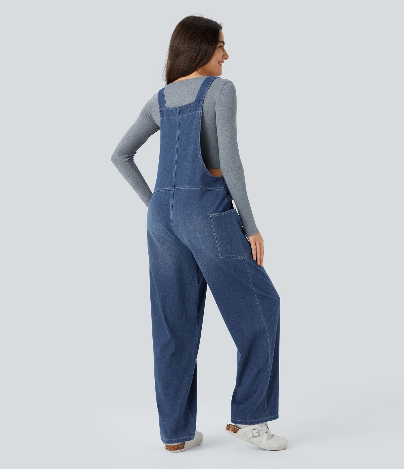Salopette décontractée Halara Flex™ en denim extensible délavé, col V et poches latérales