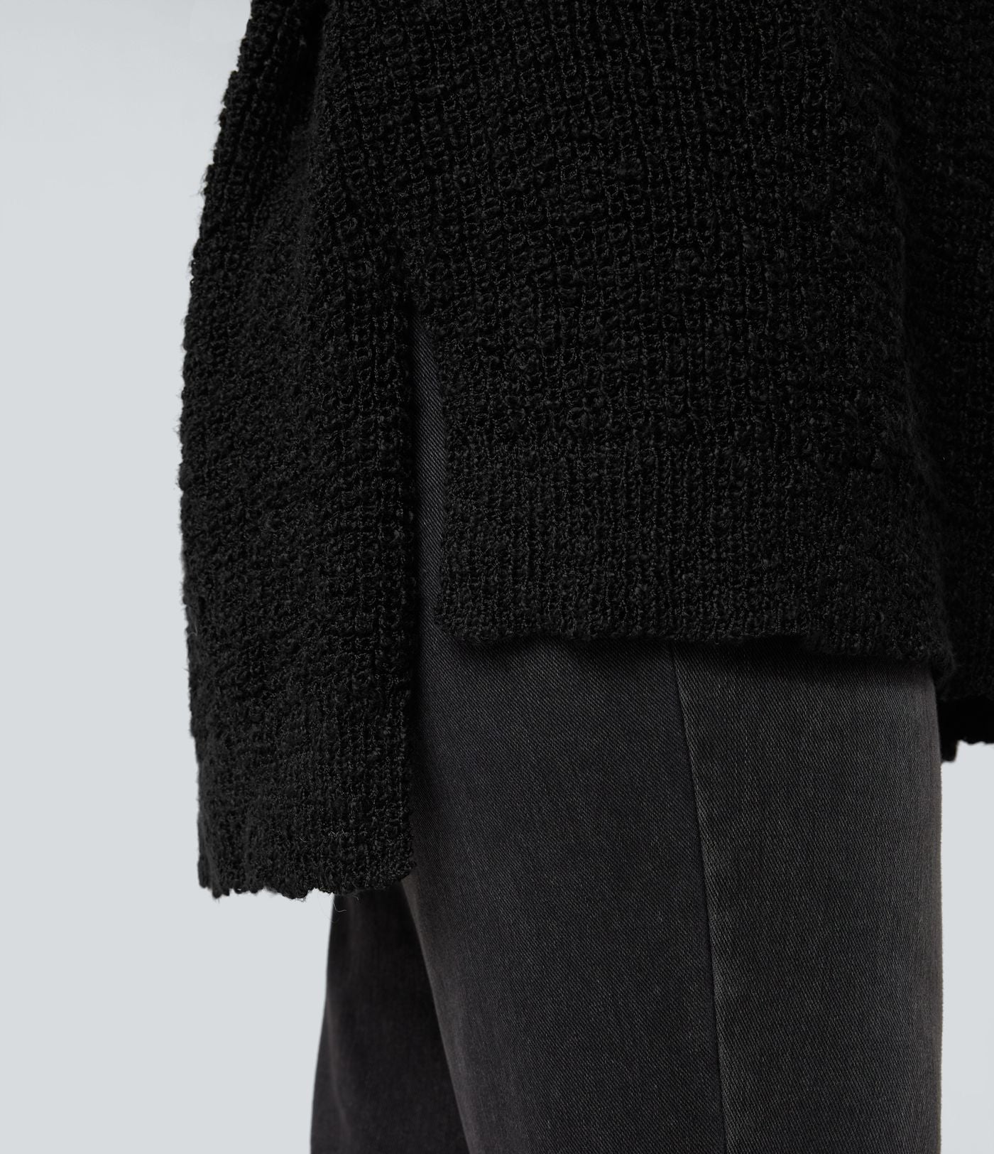 Pull décontracté à décolleté en V, manches longues et ourlet asymétrique