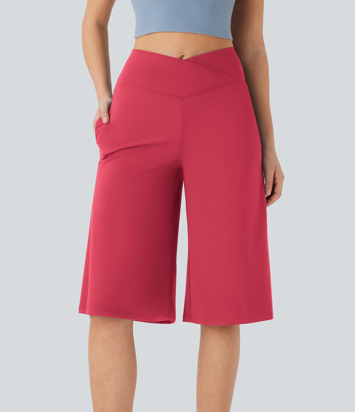 Pantacourt de yoga Cool Touch Softlyzero™ aérien à taille haute croisée, jambe large et poches