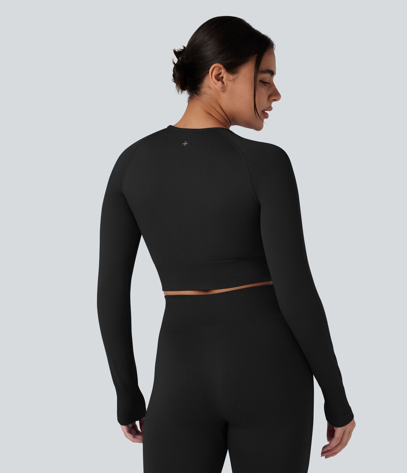 Haut de sport yoga court col rond à manches longues avec passants pouces sans couture OneForm Seamless Flow