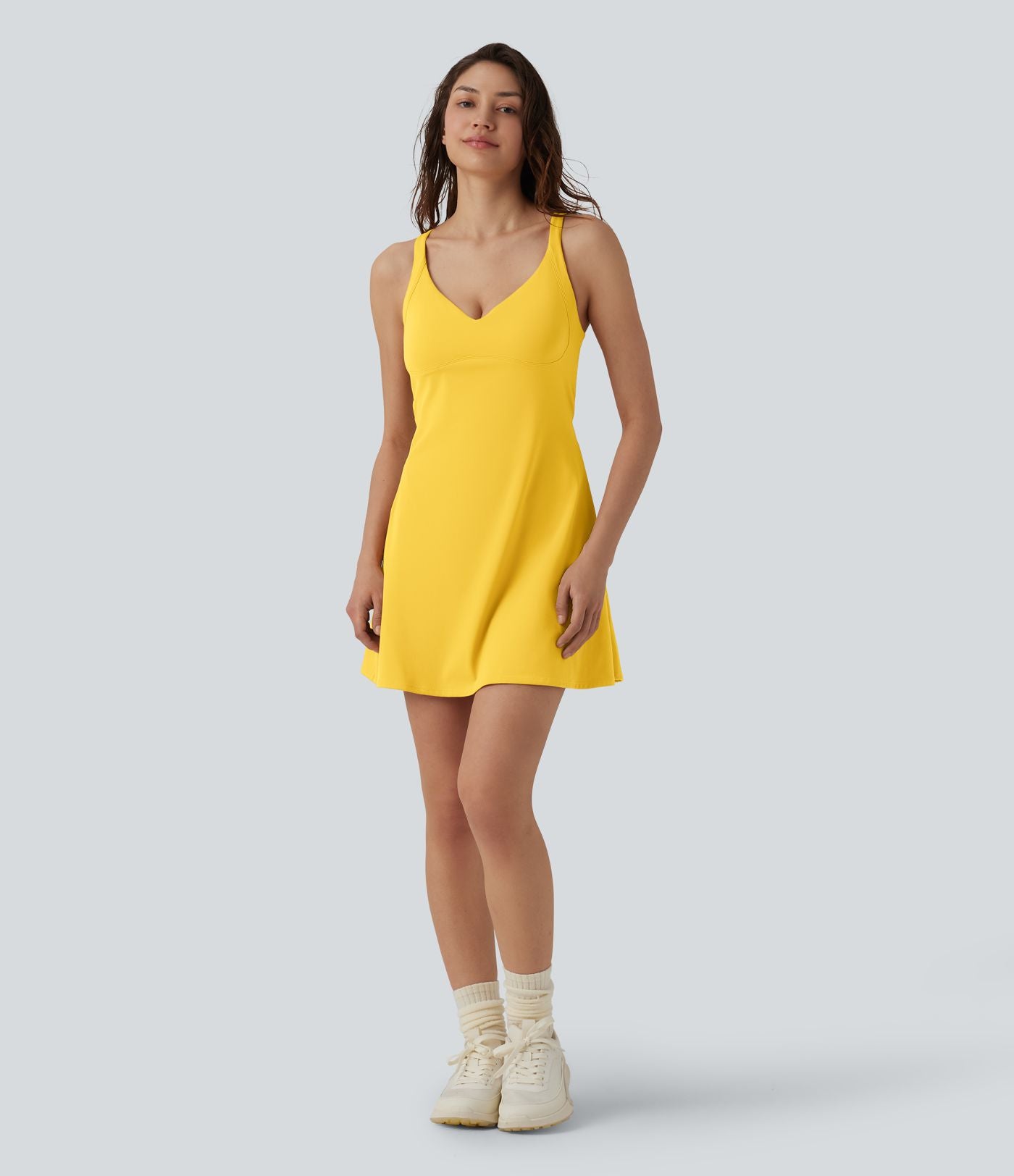 Robe sport danse mini 2-en-1 col V dos nu SoftlyZero™ Plush avec poches - Édition Easy Peasy