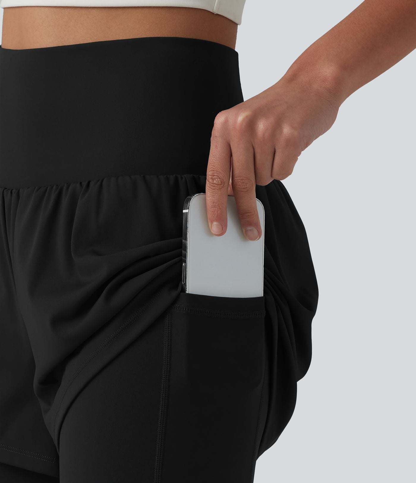 Short de yoga 2-en-1 SoftlyZero™ Airy effet frais InstantCool taille ultra-haute 22,8 cm avec poches