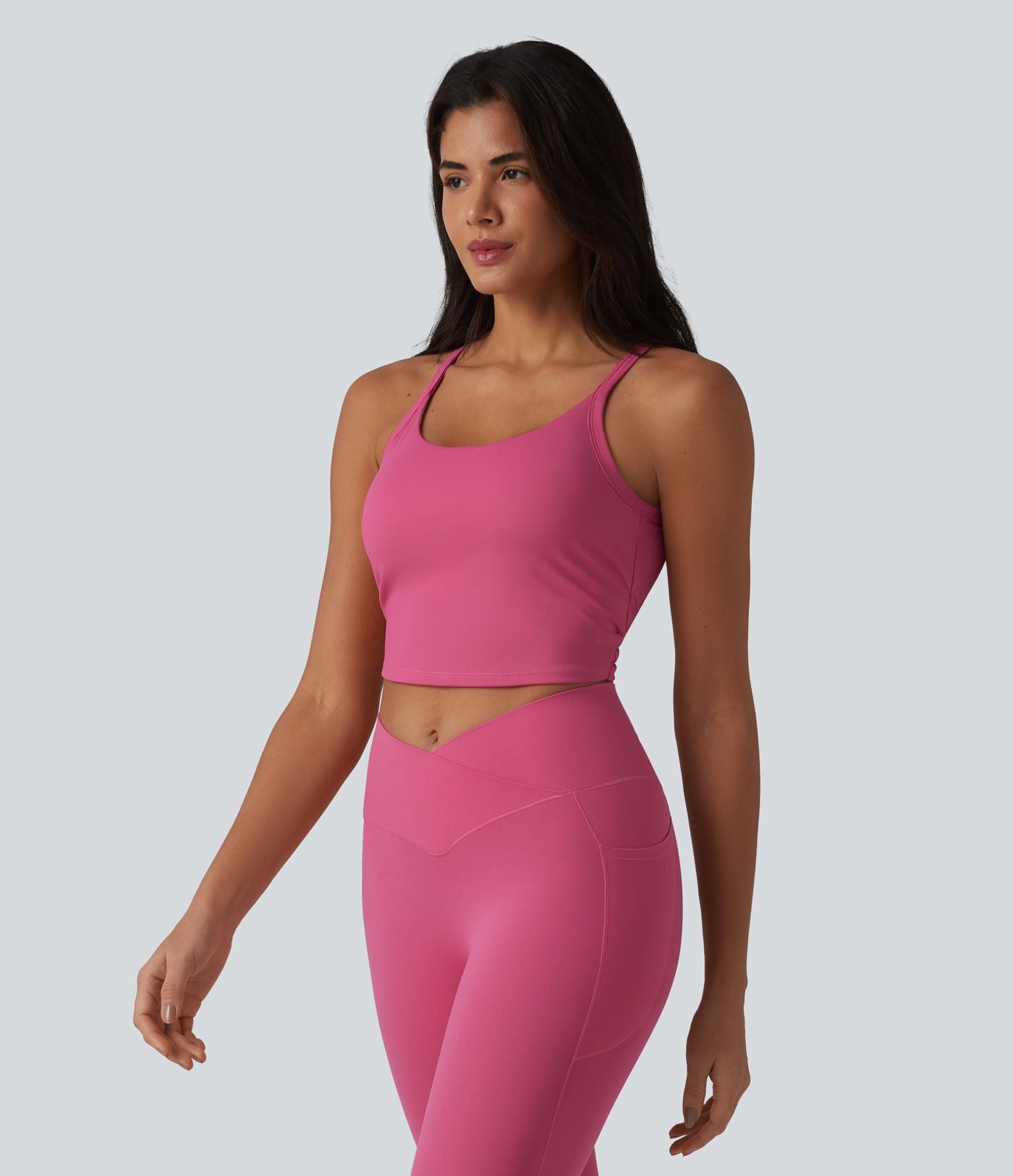 Brassière de yoga courte col U avec découpes et brassière intégrée