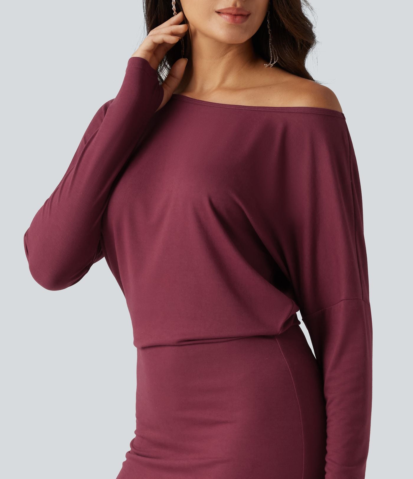 Robe mini moulante froncée à une épaule avec manches longues et passe-pouces