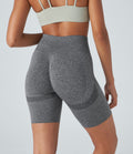 Short cycliste yoga 17,5 cm effet push-up taille haute sans couture OneForm Seamless Flow