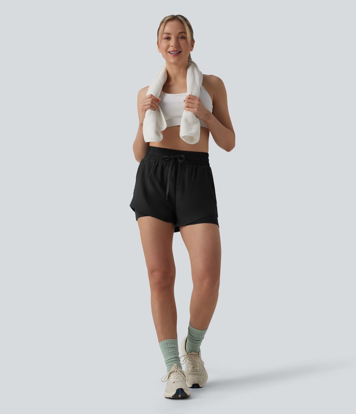 Short running 2-en-1 taille haute avec cordon de serrage et poches