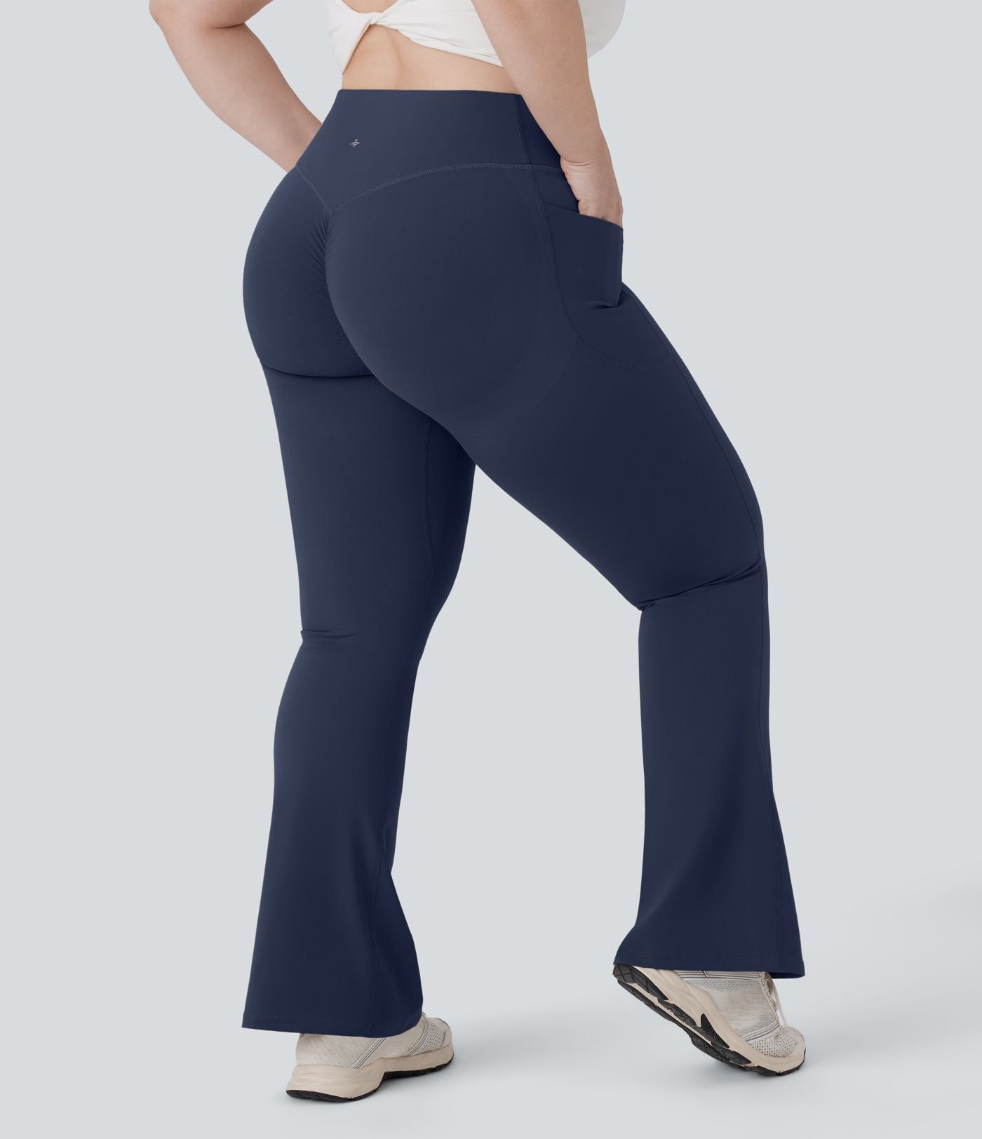 Pantalon de yoga à coupe bootcut gainant galbant taille haute grande taille avec effet scrunch et poches Halara UltraSculpt™
