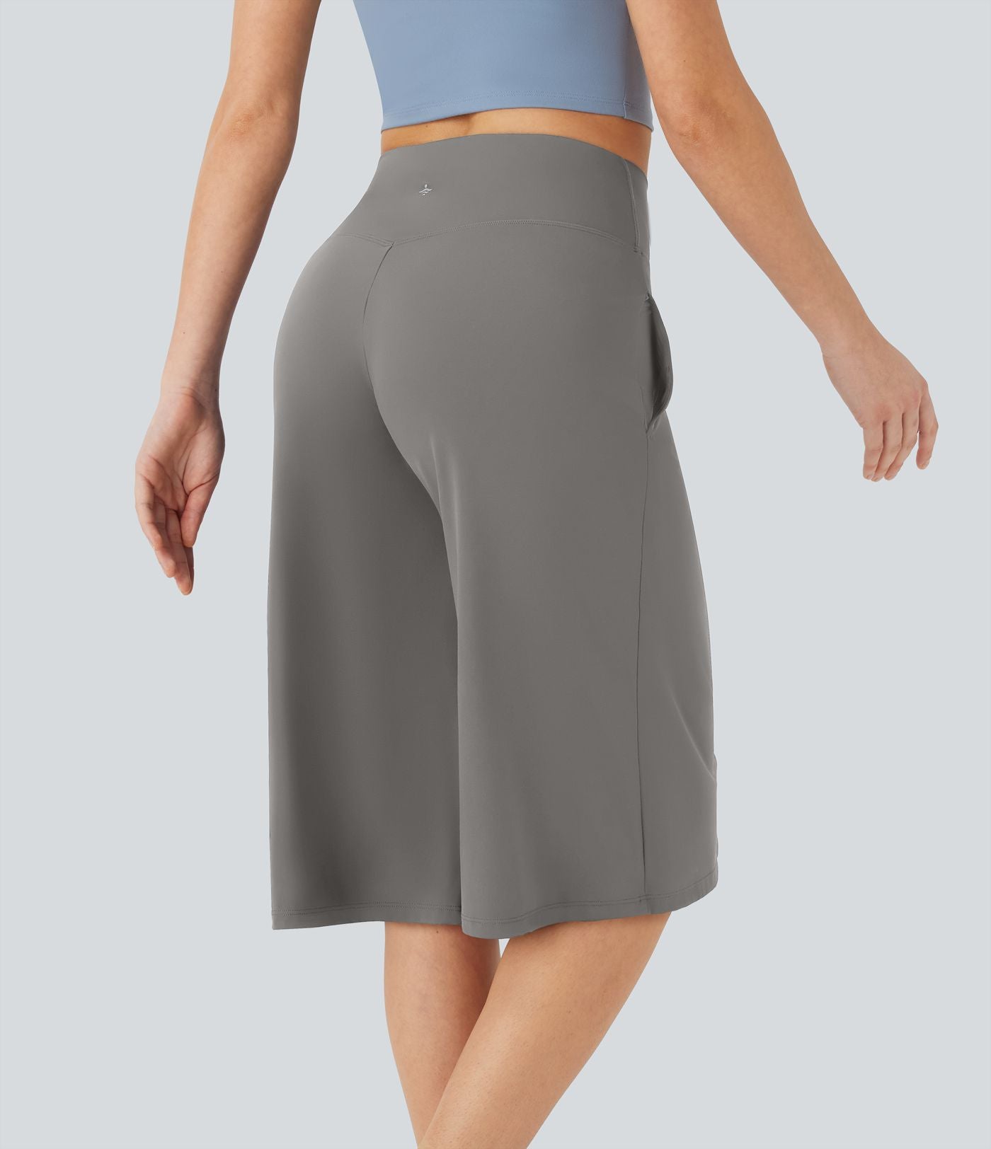 Pantacourt de yoga Cool Touch Softlyzero™ aérien à taille haute croisée, jambe large et poches