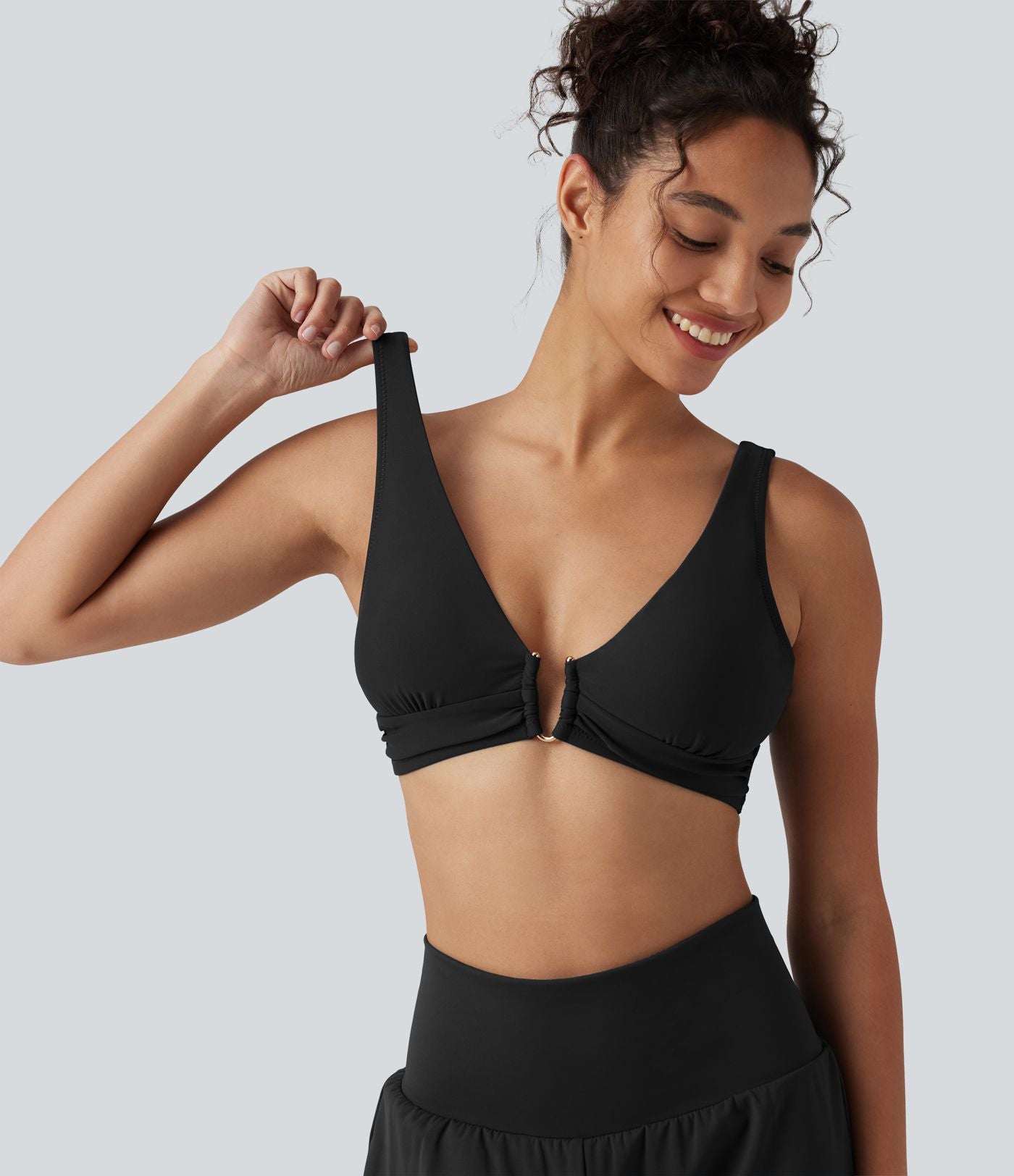 Haut de bikini à décolleté en V profond avec brassière intégrée