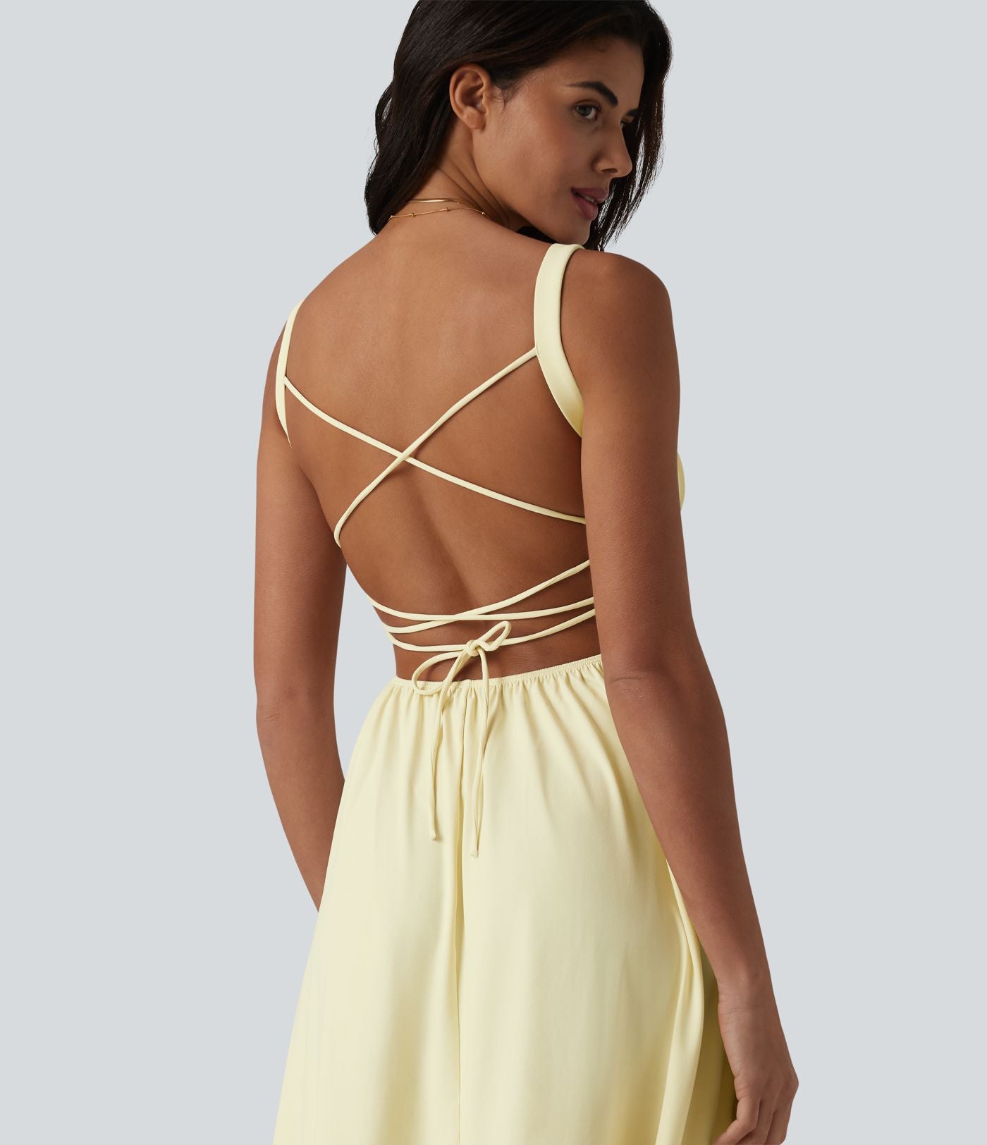 Robe fluide midi de villégiature sans manches, encolure carrée, dos nu croisé, fronces et soutien-gorge intégré