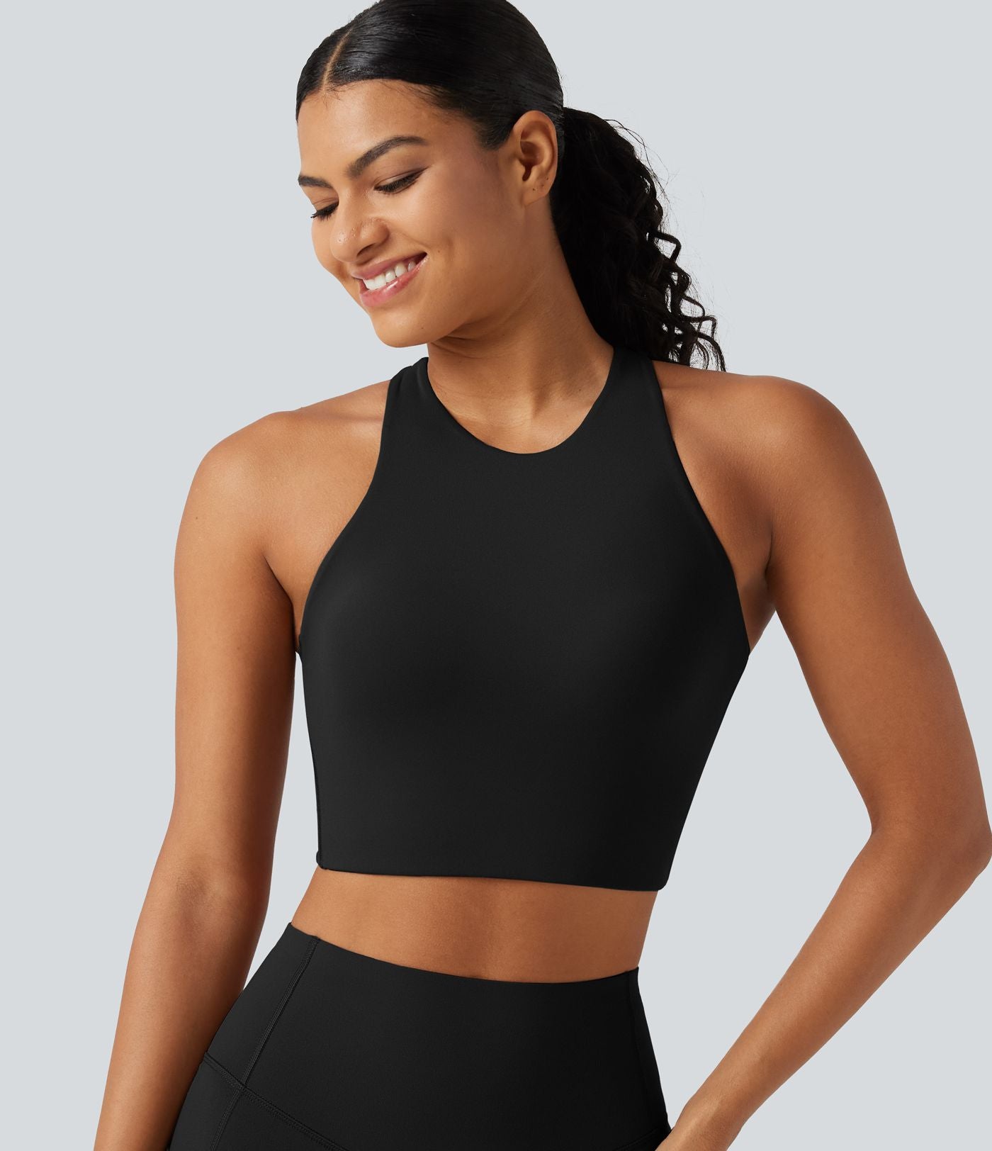 Brassière de running maintien léger frais au toucher à séchage rapide avec encolure arrondie, découpe, coussinets amovibles et protection solaire UPF50+