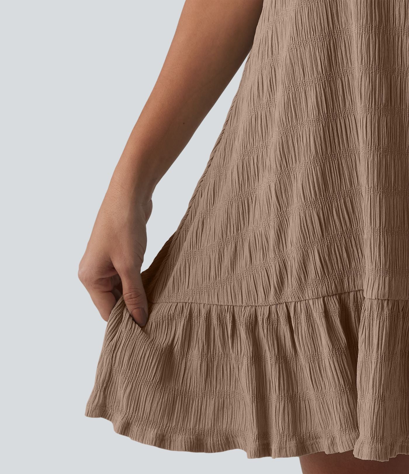 Robe courte décontractée sans manches à col rond, soutien-gorge intégré et ourlet à volants