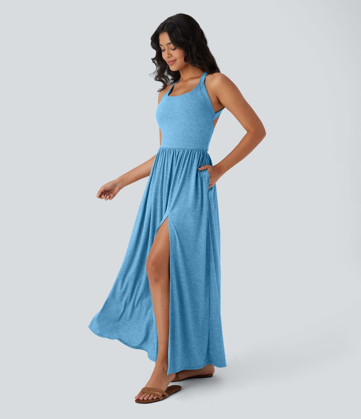 Robe longue fluide fendue avec poches latérales, dos nu et effet torsadé