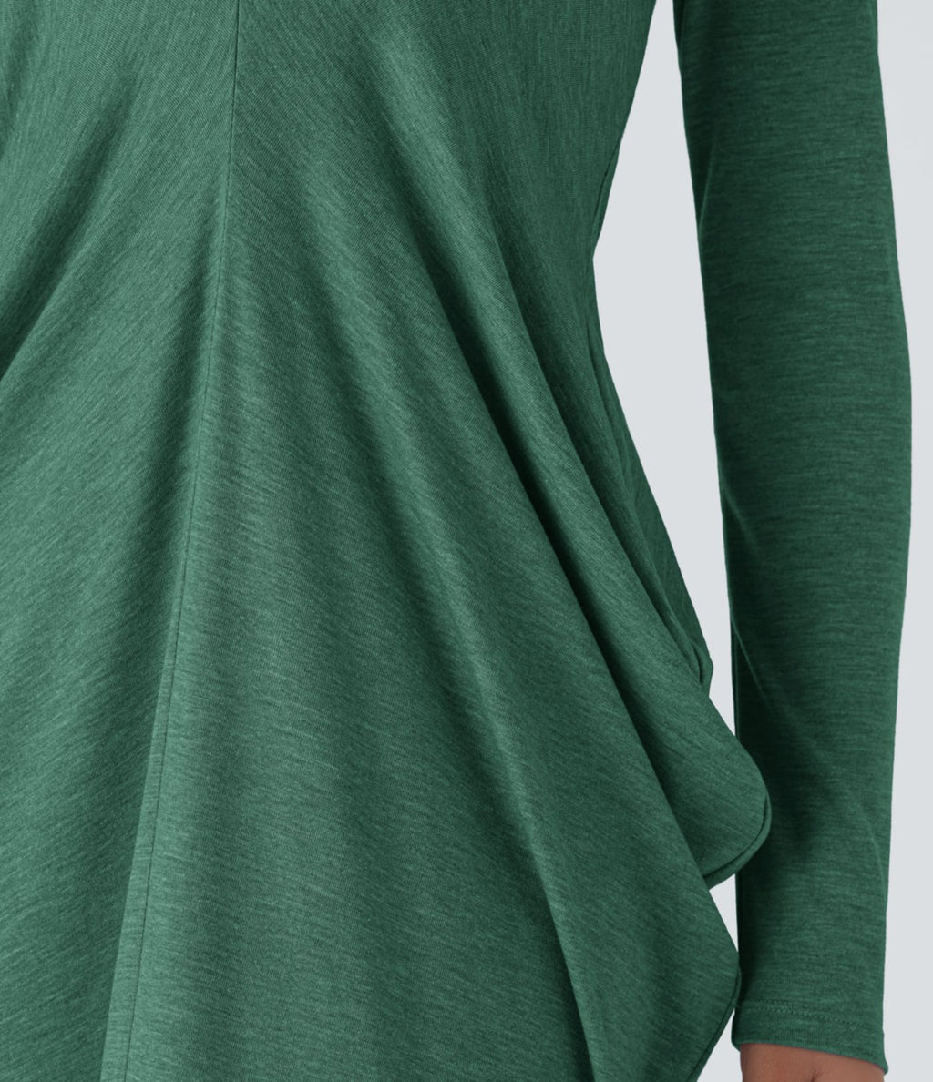 Robe longue froncée à manches longues et décolleté plongeant en V