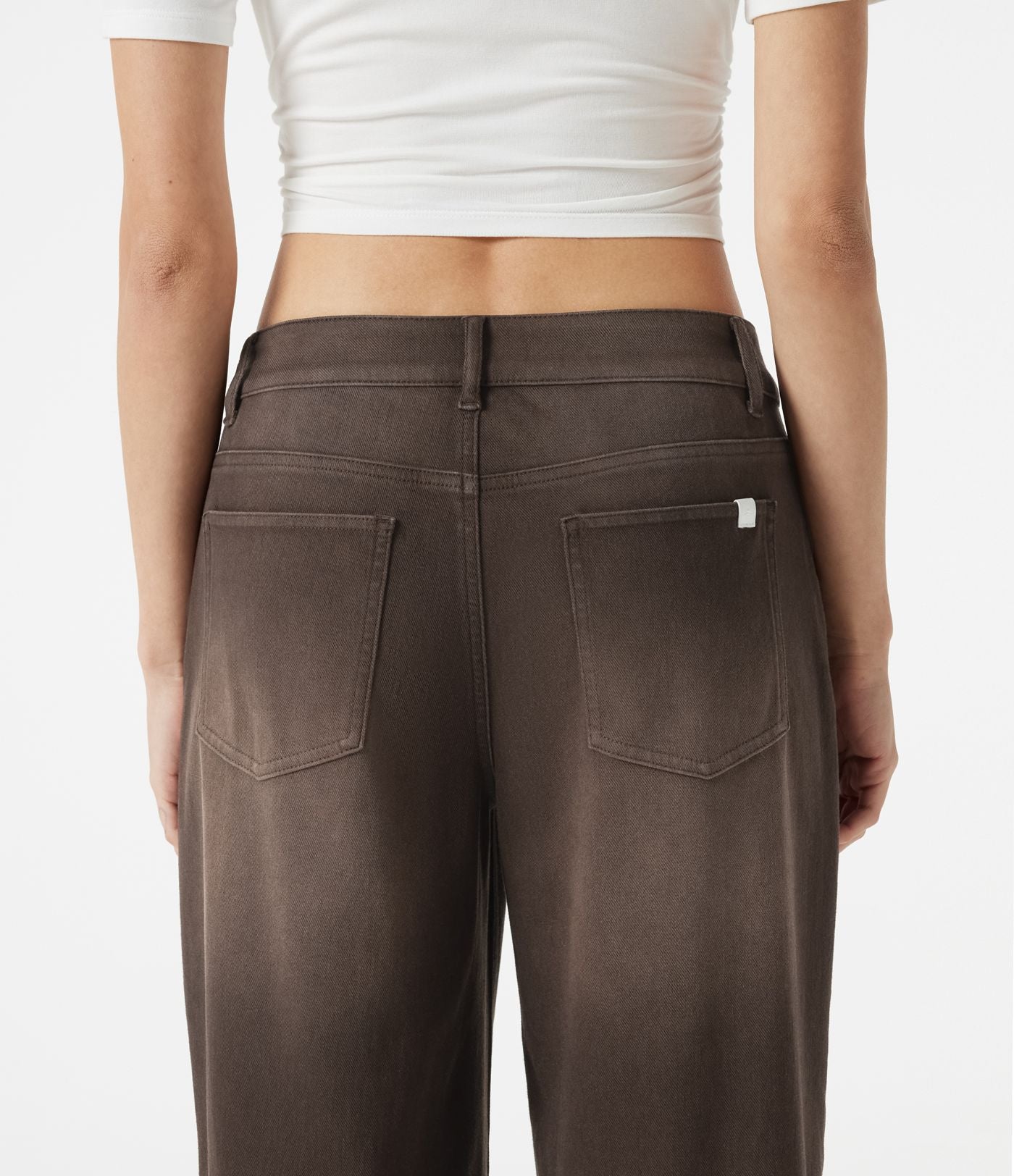 Jean large Halara Flex™ taille basse asymétrique à délavage coloré avec poches