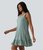 Robe courte décontractée sans manches à col rond, soutien-gorge intégré et ourlet à volants
