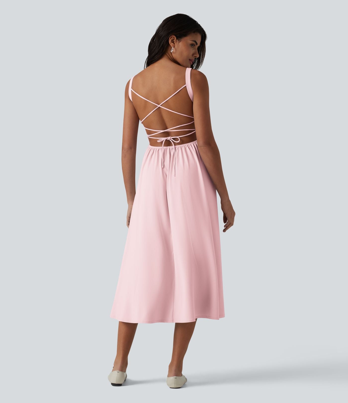 Robe fluide midi de villégiature sans manches, encolure carrée, dos nu croisé, fronces et soutien-gorge intégré
