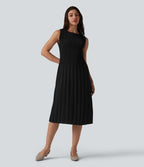 Robe mi-longue de travail ceinturée col bateau sans manches plissée