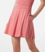 Robe mini décontractée, col V profond, dos-nu type licou, brassière intégrée, fronces, à poches