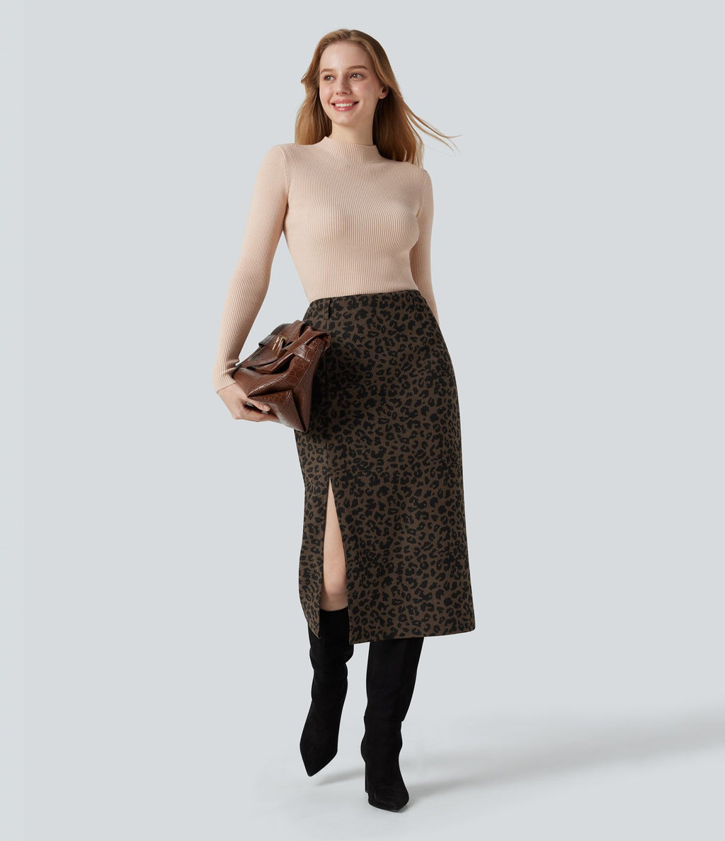 Jupe crayon mi-longue fendue velours côtelé imprimée léopard taille haute