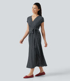 Robe midi à pois col V avec manches courtes, lien côté et poches