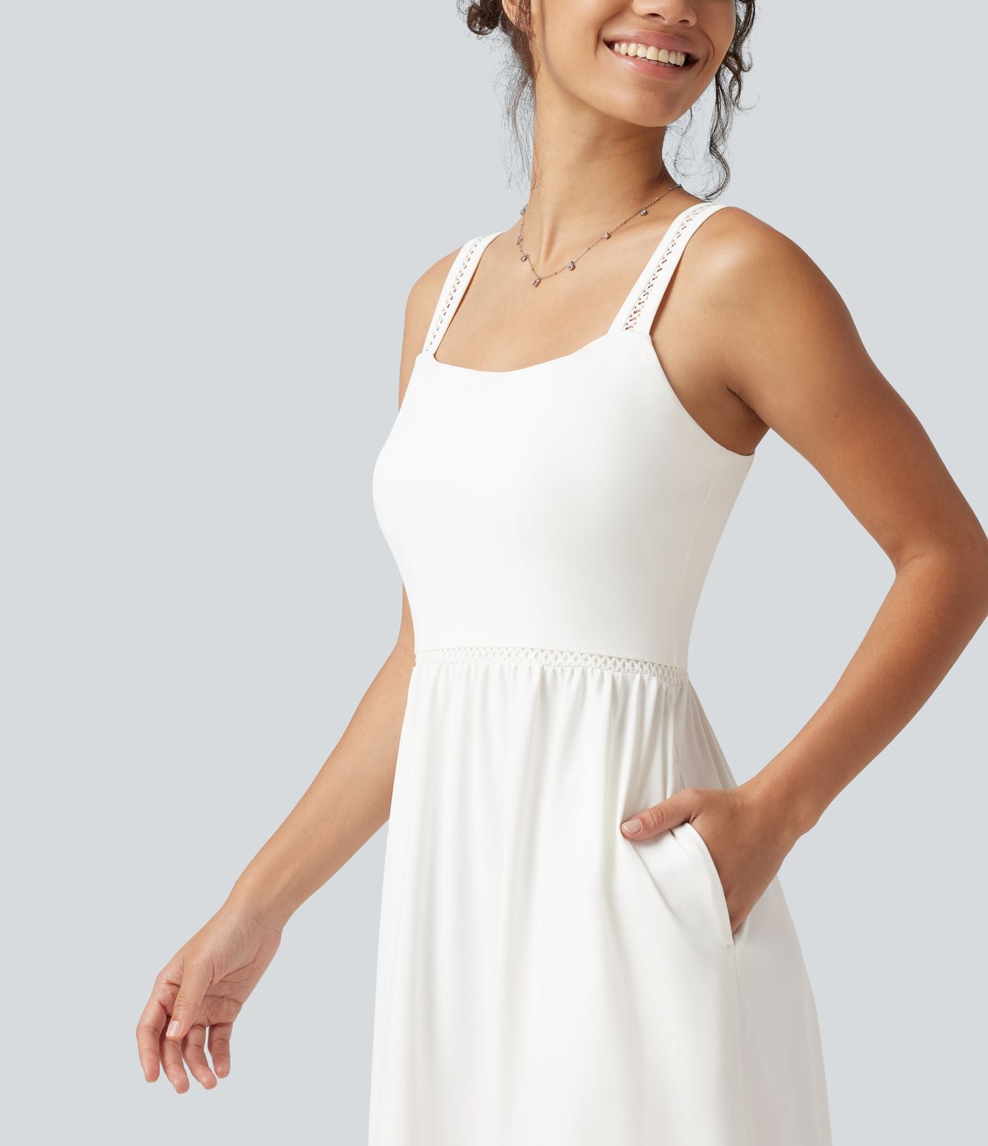 Robe midi fluide de vacances coupe trapèze à col carré avec découpes et poches