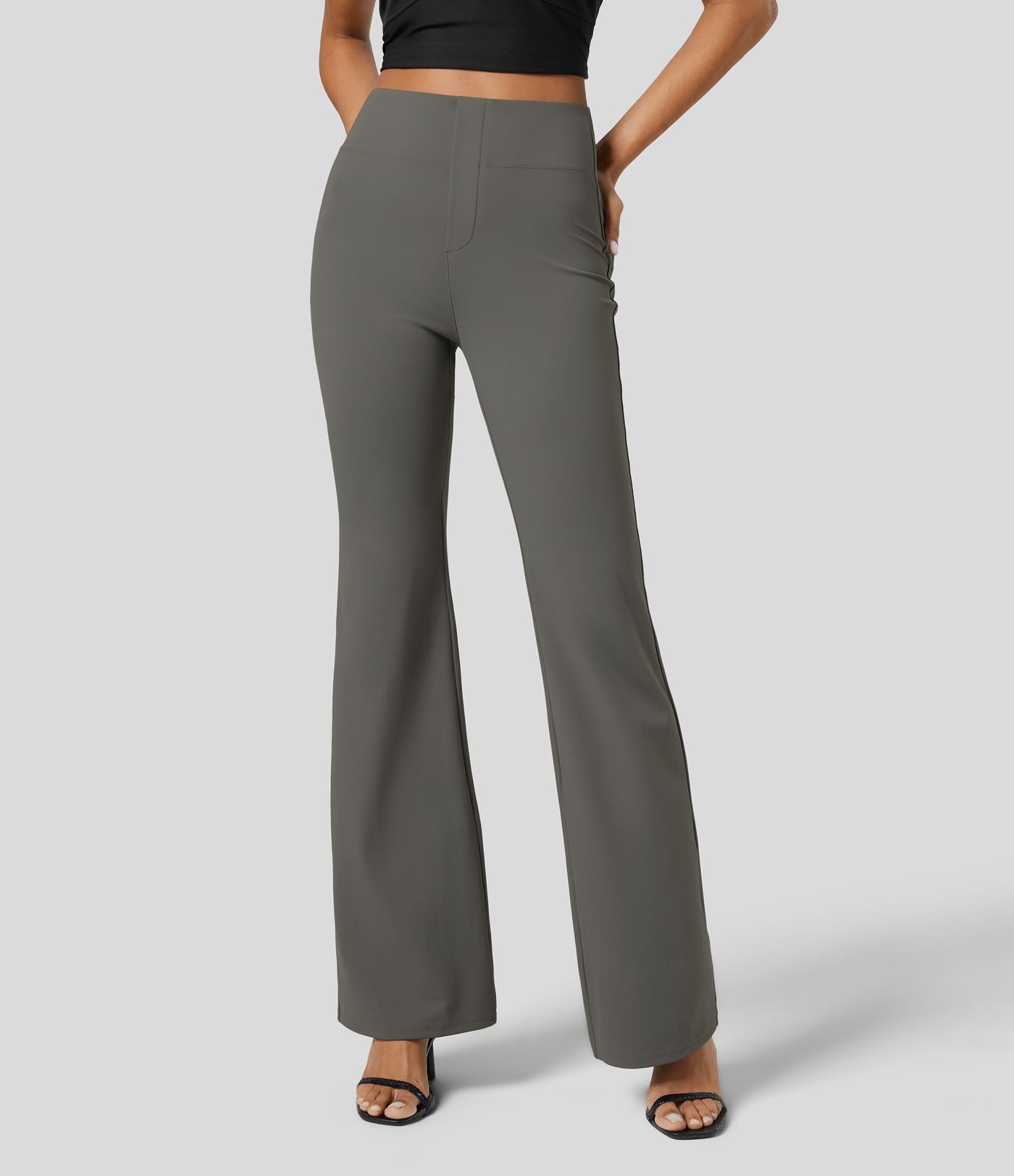 Pantalon tailleur légèrement évasé taille haute avec poches arrière Halara Flex™