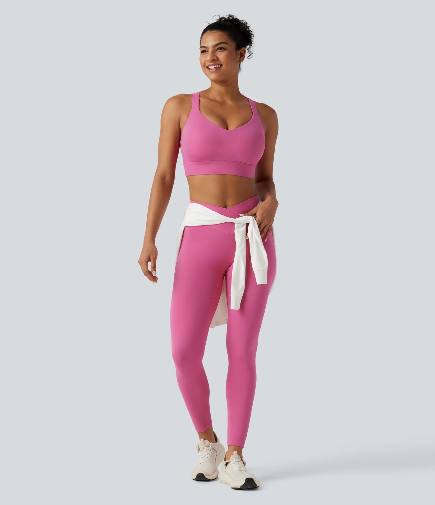 Haut brassière de sport Halara UltraSculpt™ maintien moyen col V, dos nu, bretelles croisées, coussinets amovibles, bonnets E à G