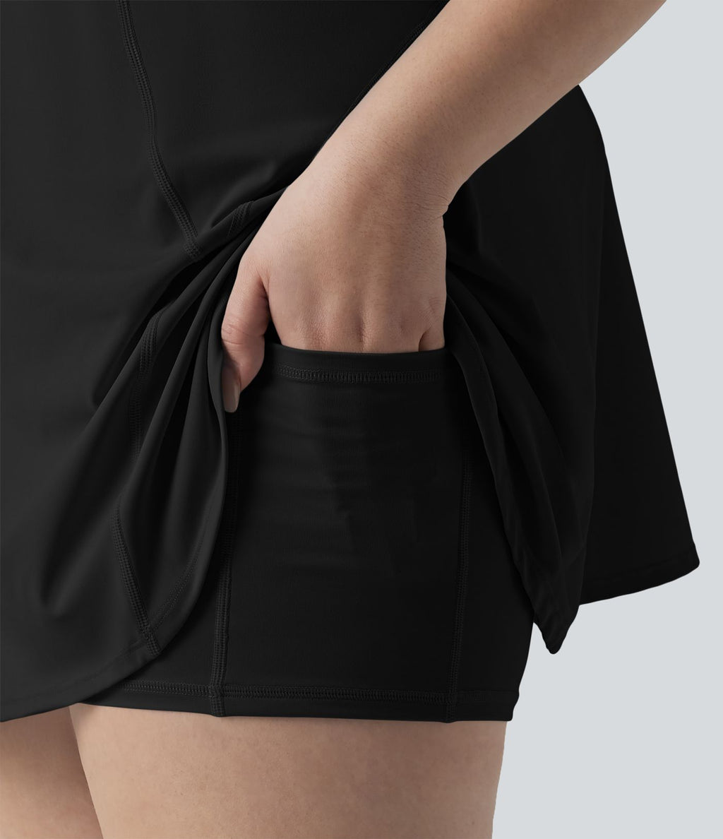 Robe de sport mini grande taille SoftlyZero™ Airy à col U avec brassière intégrée 2-en-1 effet frais InstantCool avec poches, accès facile Easy Peasy