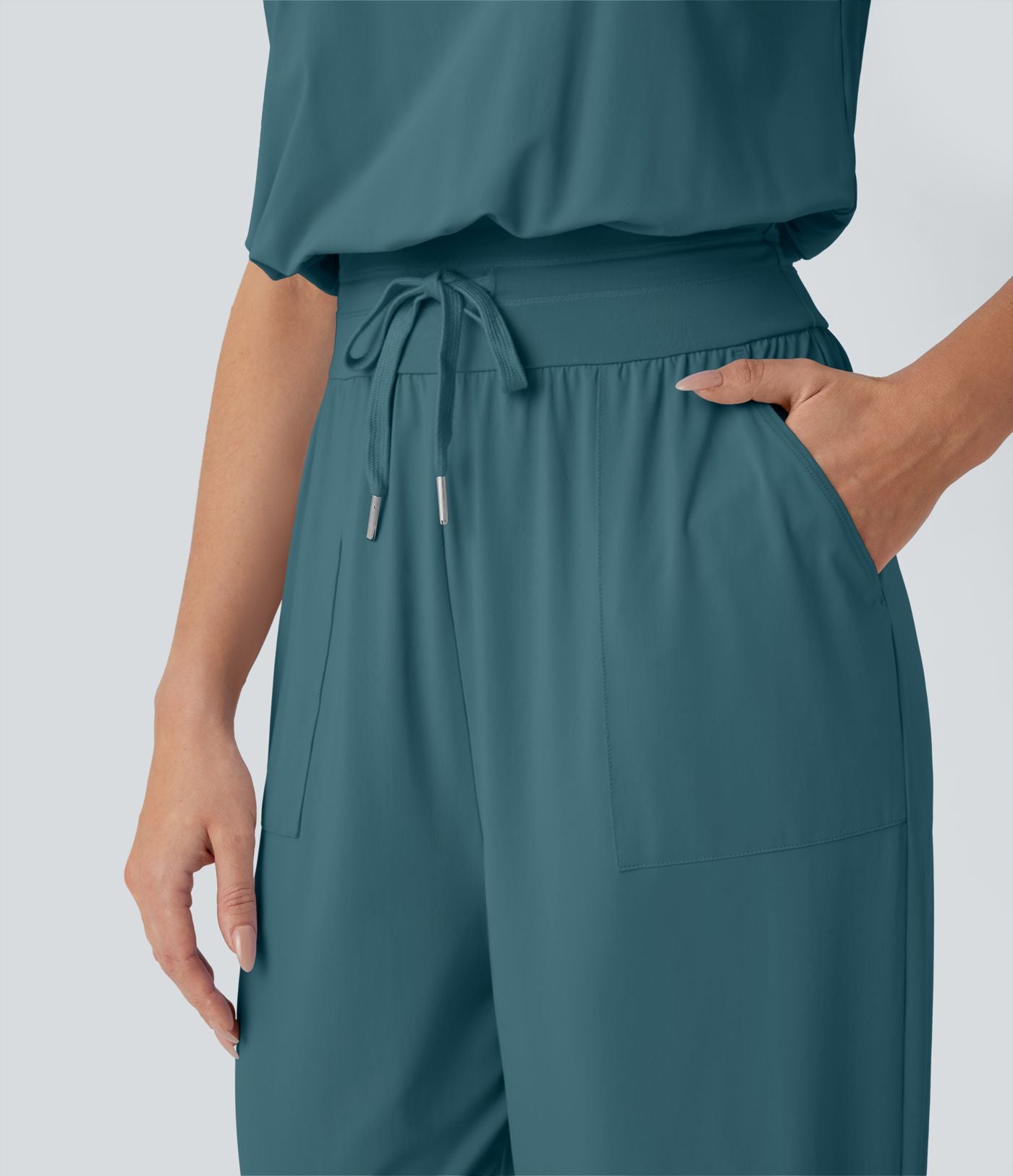 Combinaison de yoga col bateau sans manches dos nu avec découpes et poches latérales à cordon de serrage effet frais InstantCool, protection solaire UPF50+