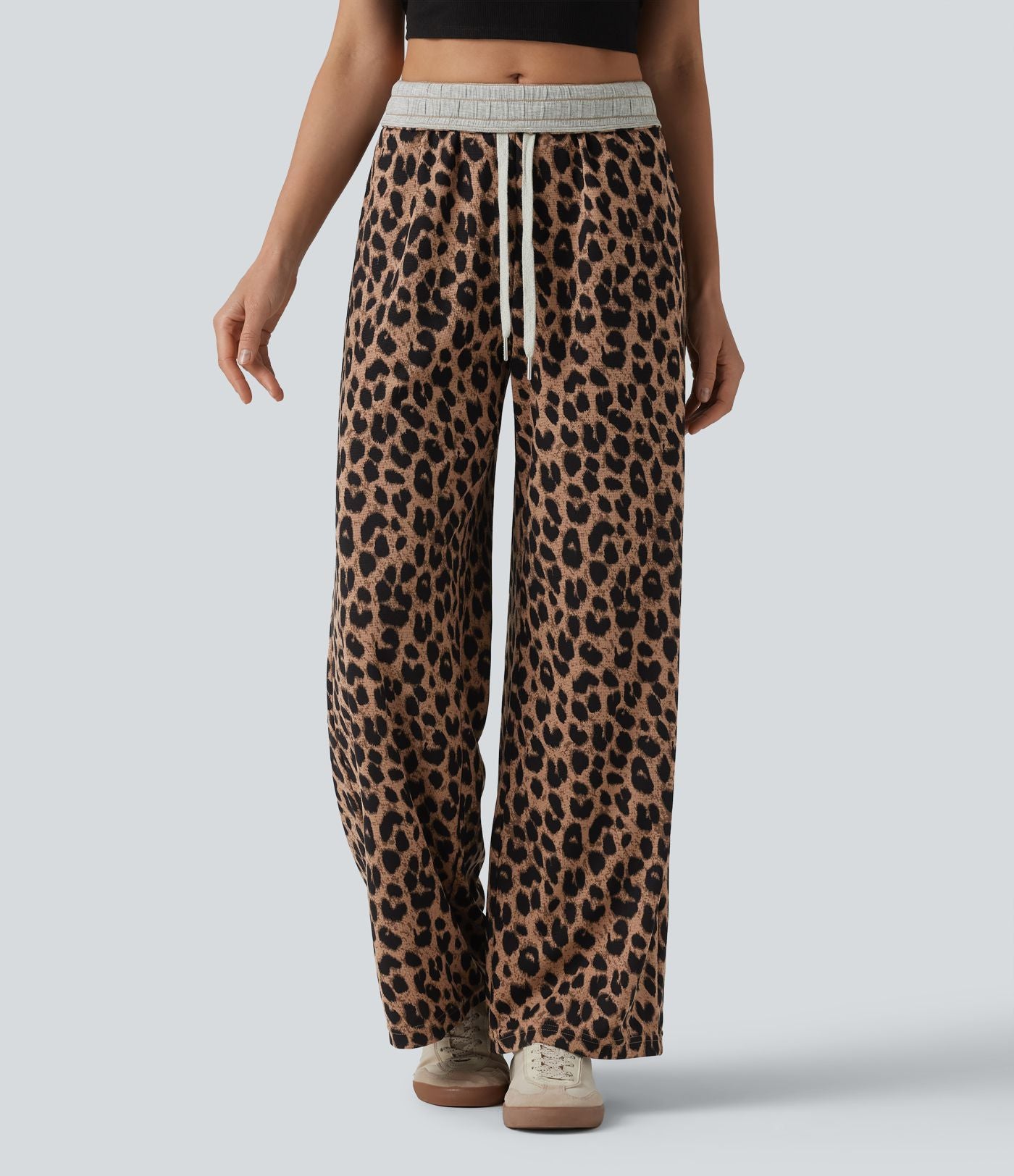 Pantalon ample taille haute rabattable en tissu gaufré imprimé léopard avec cordon de serrage et poches